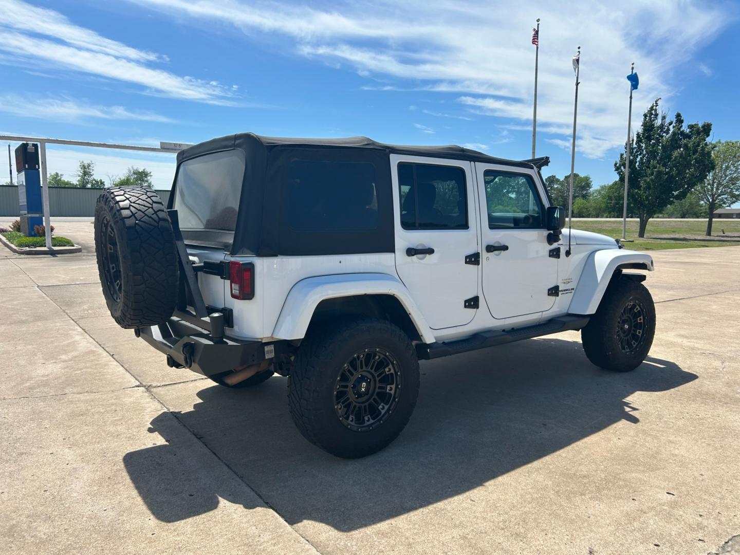 2013 White /BLACK Jeep Wrangler SAHARA (1C4BJWEG5DL) with an 3.6L V6 engine, AUTOMATIC transmission, located at 17760 Hwy 62, Morris, OK, 74445, (918) 733-4887, 35.609104, -95.877060 - Photo#4